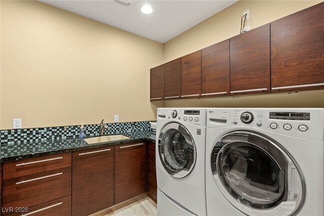 Building Photo - 98 Sun Glow Ln