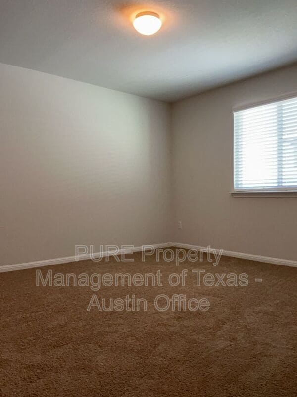 Building Photo - 112 Eagle Lake Dr