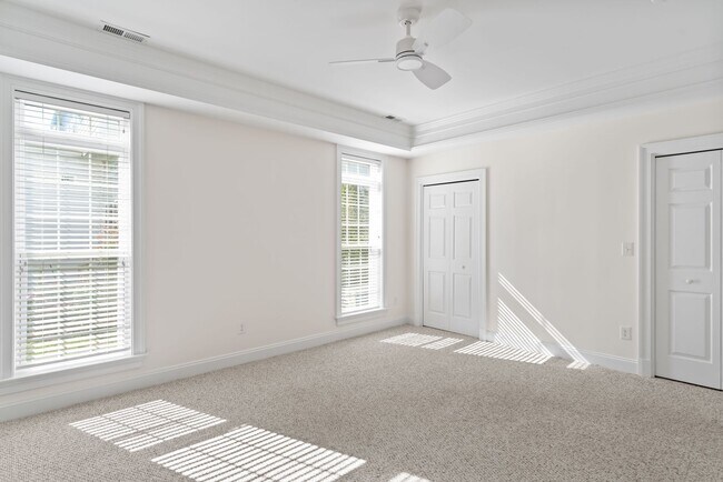 Building Photo - 4990 Lake Tree Ln