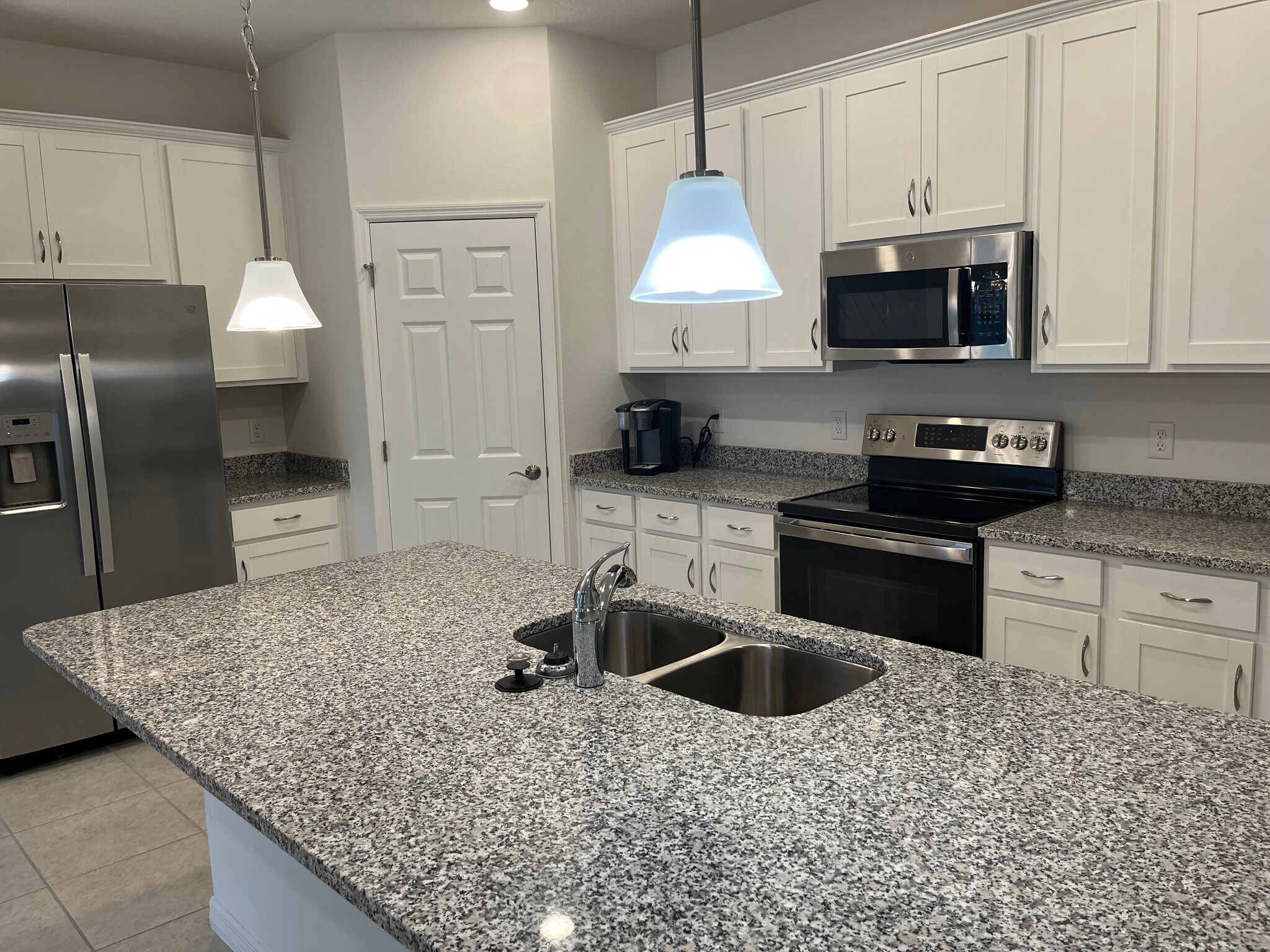 Building Photo - 1658 Blue Lagoon Cir