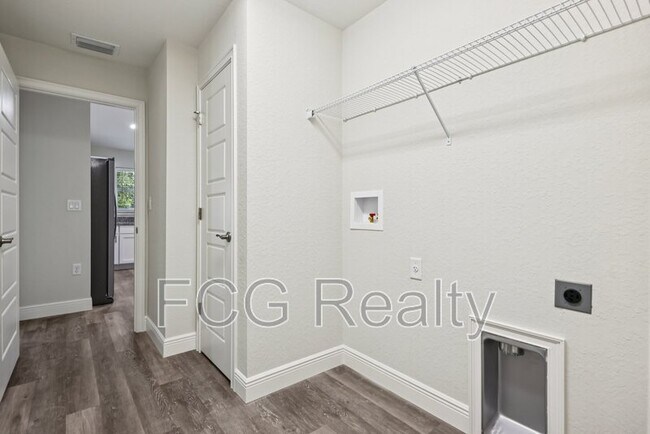 Building Photo - 10687 N Adler Dr