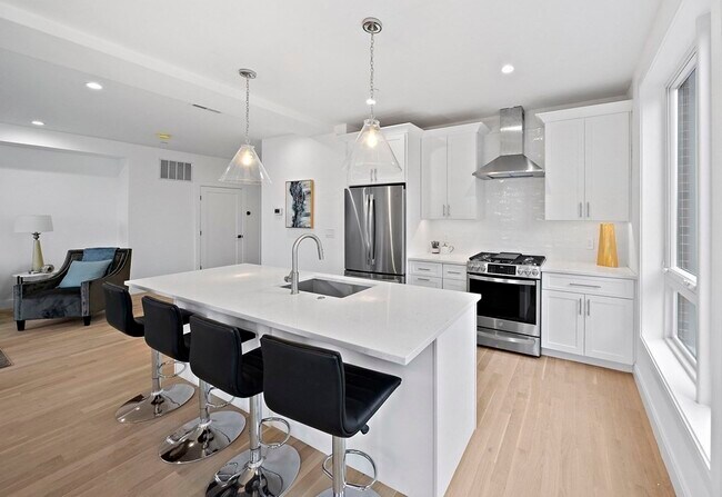 Building Photo - 1169 Adams St