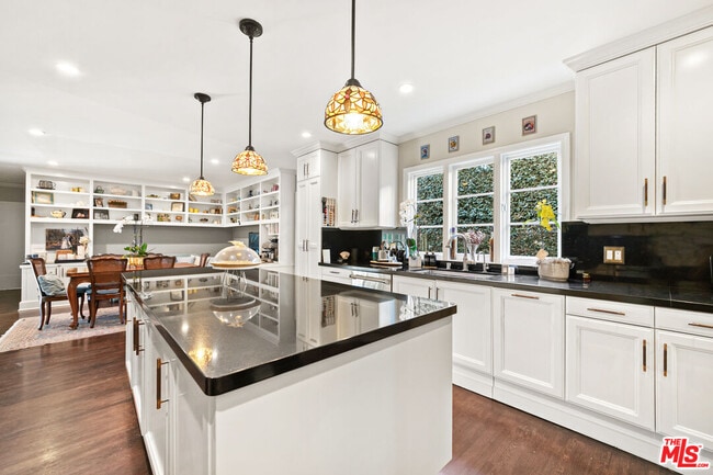 Building Photo - 401 N McCadden Pl