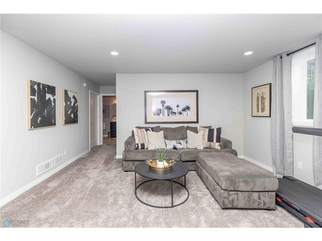 Building Photo - 1058 Ashley Dr W