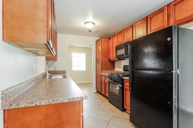 Building Photo - 672 E Buffalo St