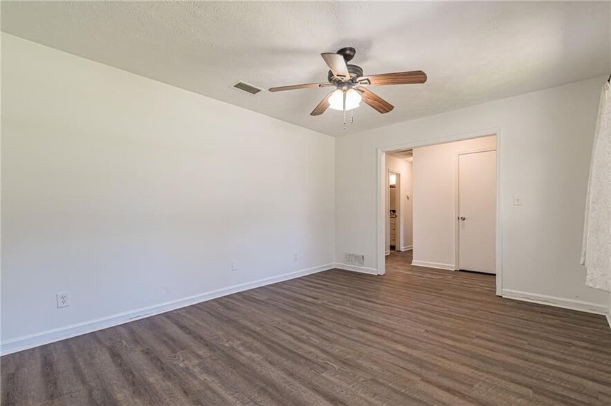 Building Photo - 926 Live Oak Ct