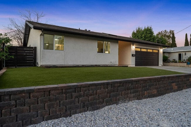 Building Photo - 1676 Raynell Way