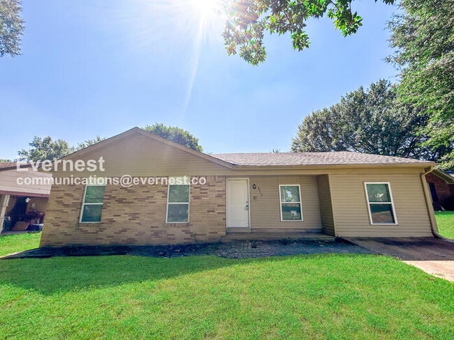 Primary Photo - 3415 Castle Dr