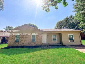 Building Photo - 3415 Castle Dr