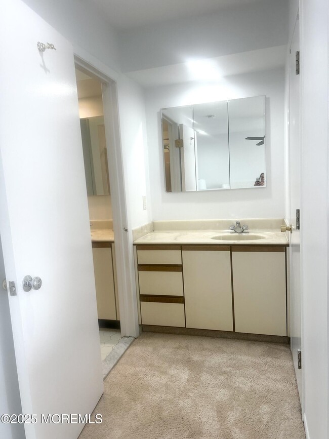 Building Photo - 5 Sea Breeze Ct