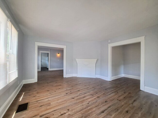 Building Photo - 2 Bed / 1 Bath for RENT in Lakeland's Hist...
