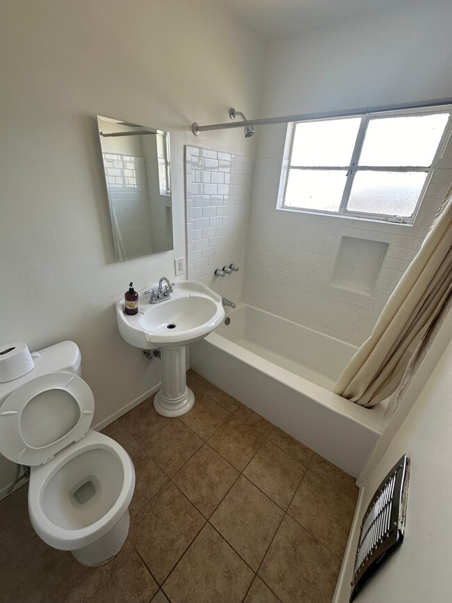 Building Photo - 7303 Woodley Ave