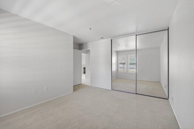 Building Photo - 1123 S Villa Way