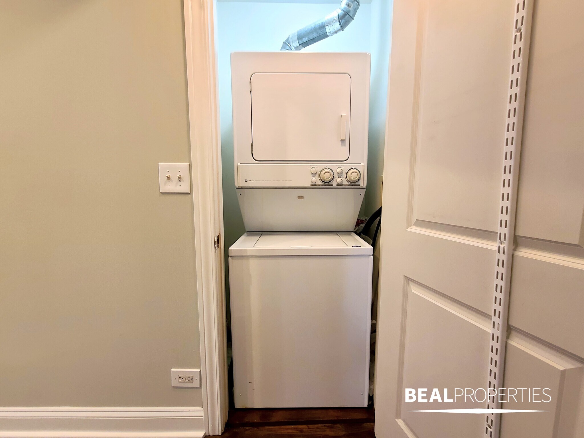 Building Photo - 744 W Addison St