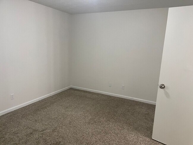 Building Photo - Modern 2-Bed, 1-Bath Oasis with Central Air and Gourmet Kitchen