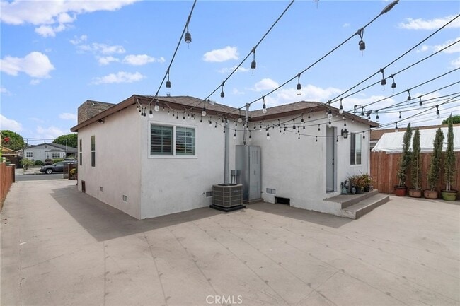 Building Photo - 743 E 90th St