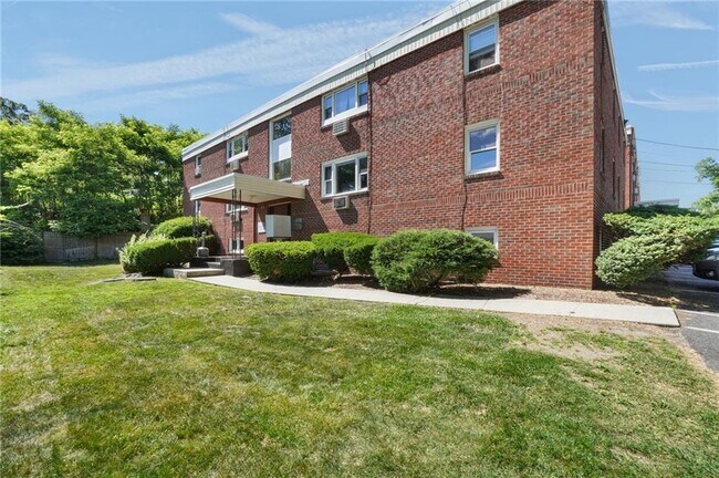 Building Photo - 2160 Mineral Spring Ave