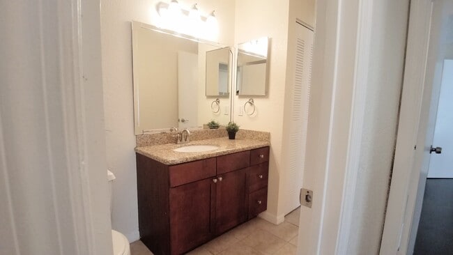 Building Photo - Beautiful Remodeled 2/1 Condo x Rent @ Villa Medici close to Theme Parks!