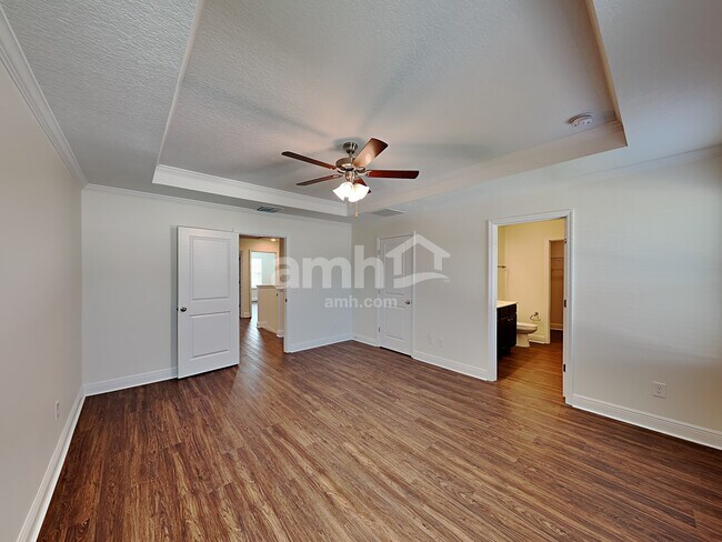 Building Photo - 825 Heavenly Dr