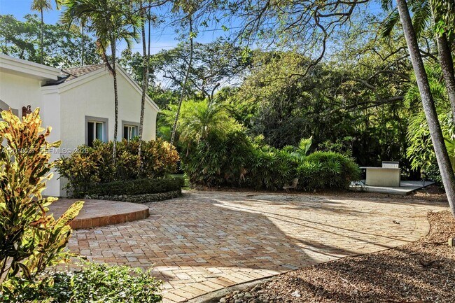 Building Photo - 7975 Sunset Dr