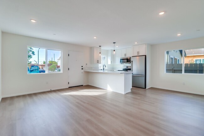 Building Photo - 3042-3044 J St