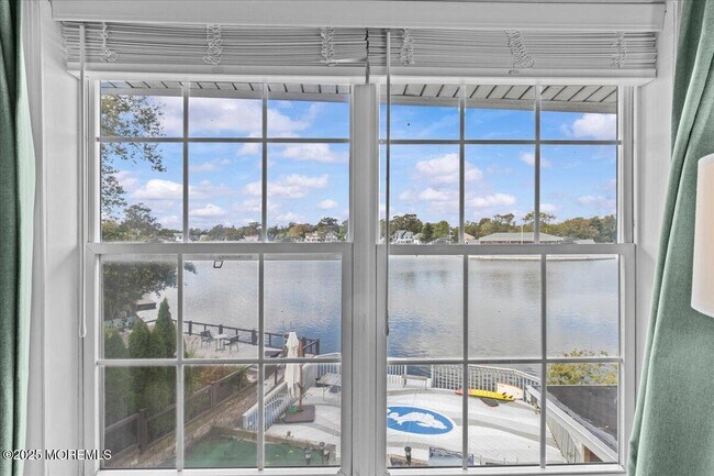 Building Photo - 1503 Comstock St