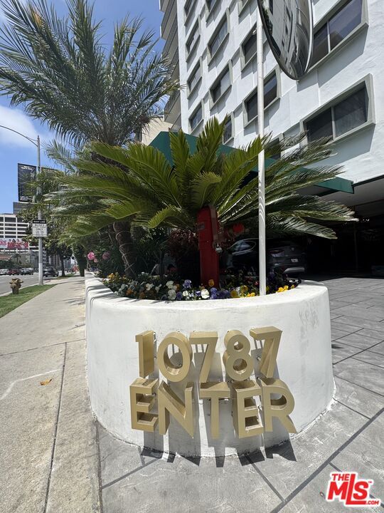Building Photo - 10787 Wilshire Blvd