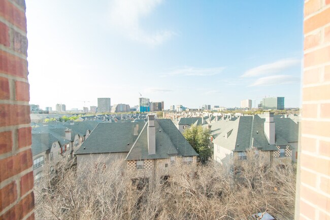 Building Photo - 1 Bed 1.5 Bath Modern Corner Unit Condo in Uptown Dallas!