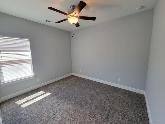 Building Photo - 1628 Ponderosa Dr
