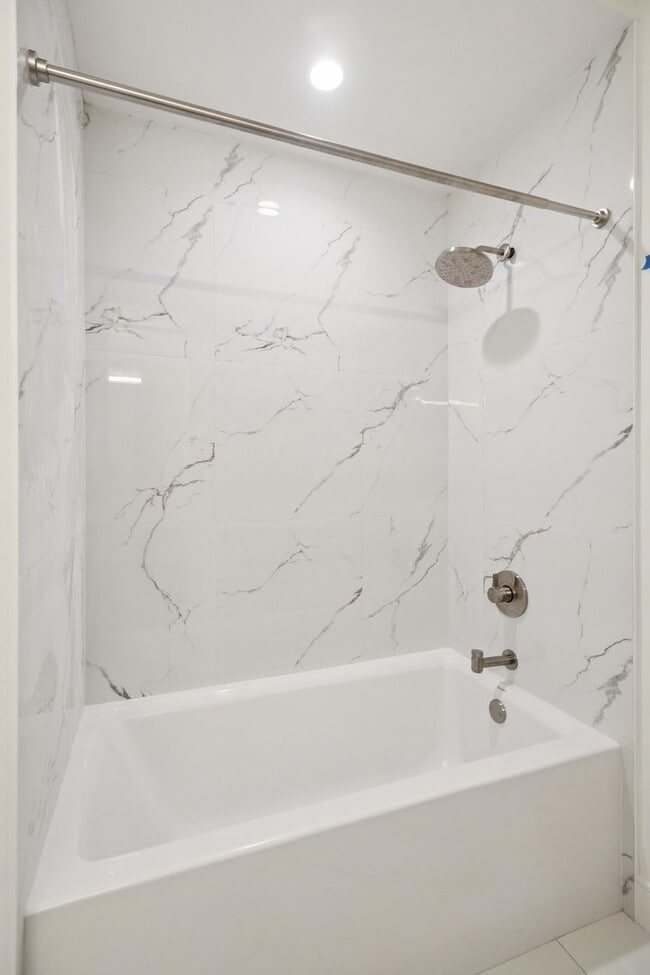 Building Photo - 2323 N Lister Ave