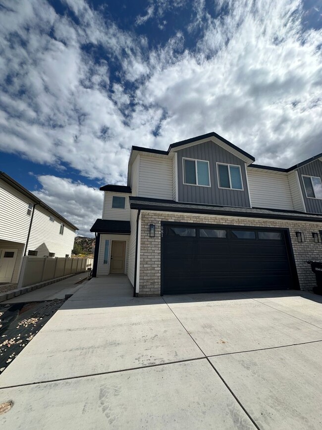 Building Photo - 881 S 25 E
