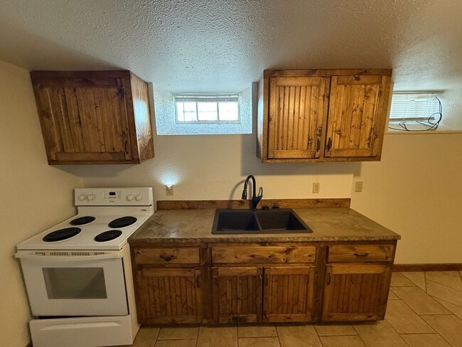 Building Photo - 227 W 14th St