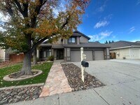 Building Photo - 5375 Santa Rosa Ave