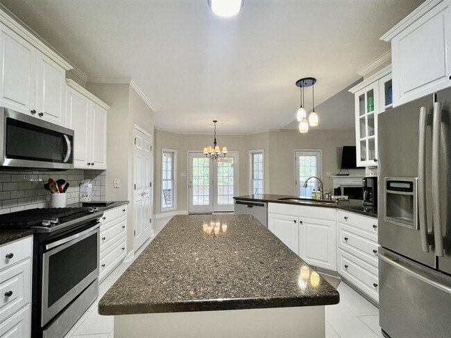 Building Photo - 11 Hialeah Pl