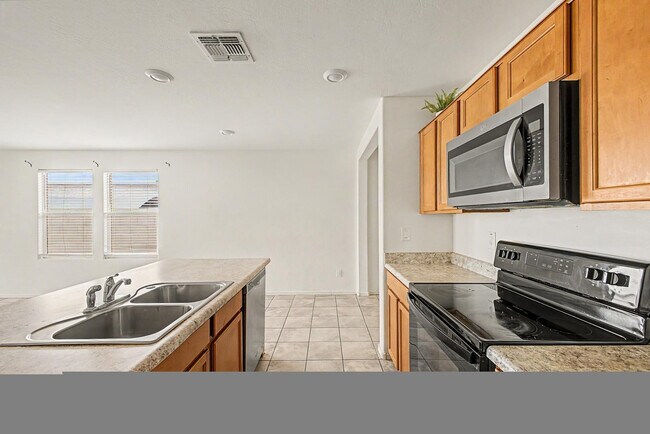 Building Photo - 12586 W Myrtle Ave