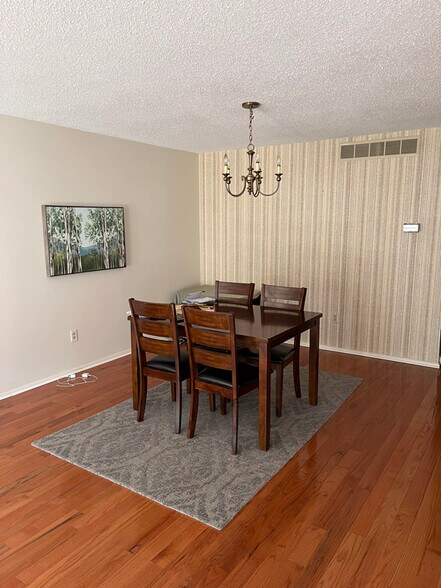 Building Photo - 33 Rockhurst Dr