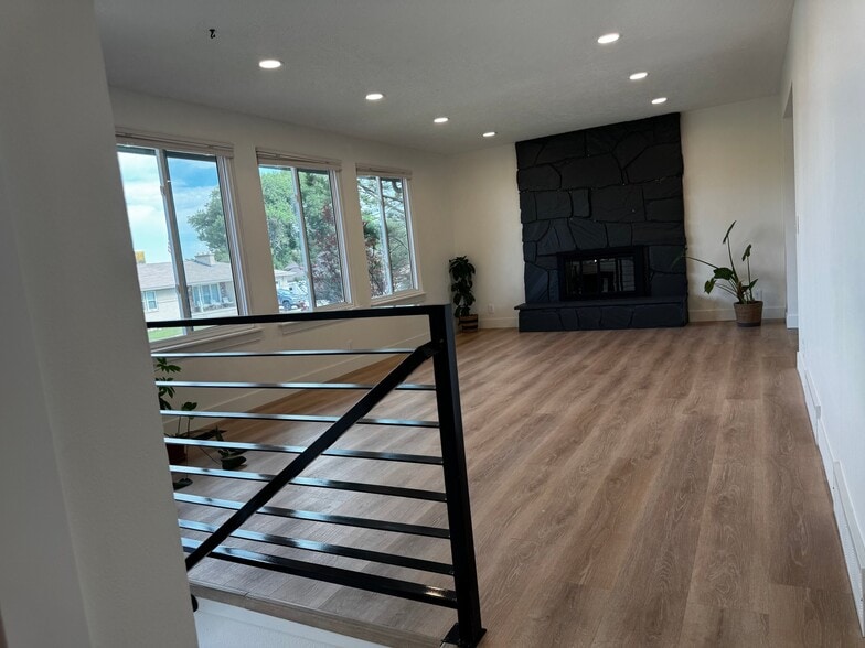 Building Photo - 10543 S Weeping Willow Dr