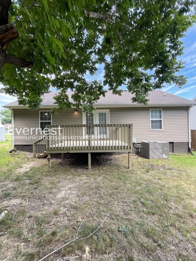 Building Photo - 3 Bed, 2 Bath Home with Off-Street Parking / Pet-Friendly / Available Now!