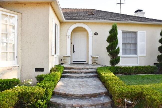 Primary Photo - 910 E Maple Ave