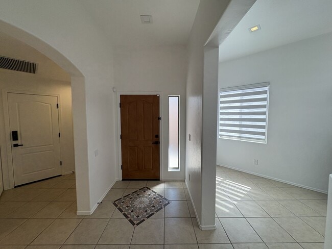 Building Photo - 7370 E Placita Luz de La Luna
