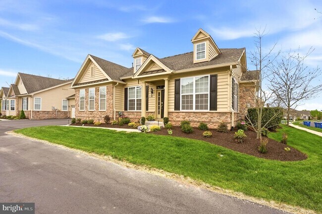Building Photo - 1190 Webb Dr