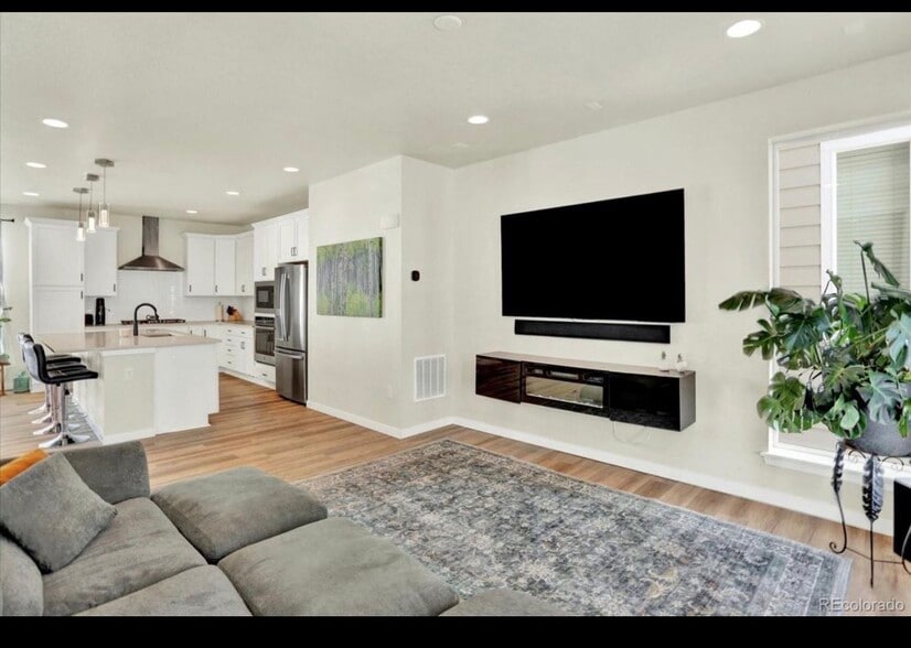 Building Photo - 11205 W 53rd Ln