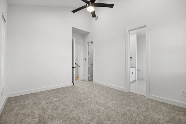 Building Photo - 14105 W Forest Dr