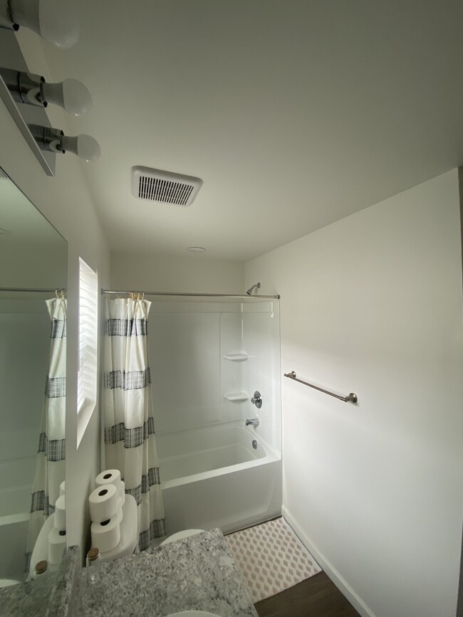 Building Photo - 37 N Veranda Ct