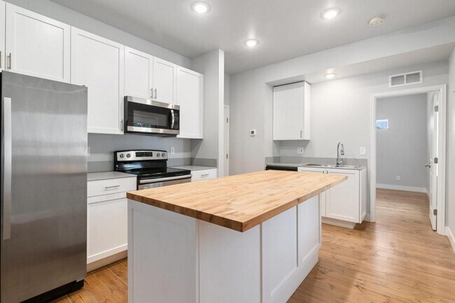 Building Photo - 4070 Sveta Ln