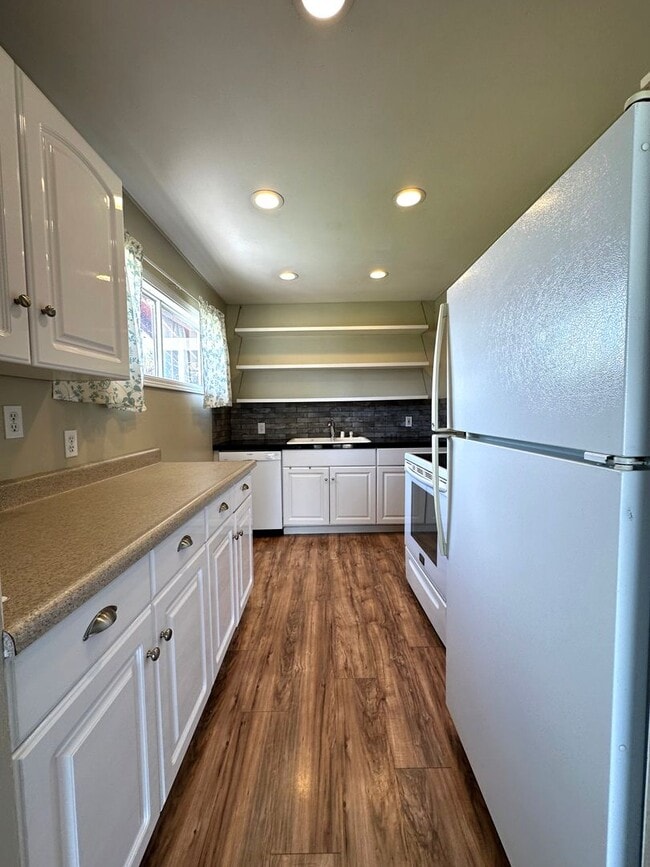 Building Photo - Cutest 3-Bedroom House with Covered Back Patio + Bonus Storage/Office!