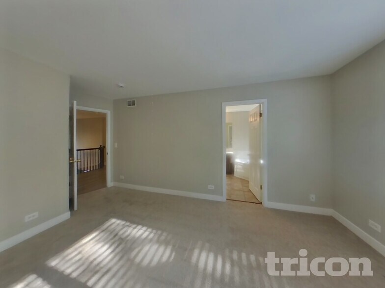 Building Photo - 220 Winding Canyon Way