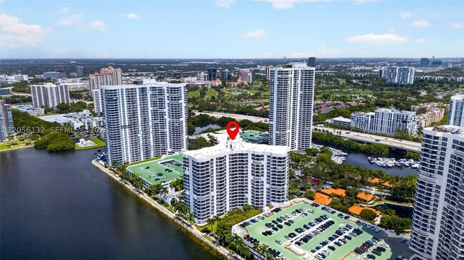 Building Photo - 3600 Mystic Pointe Dr