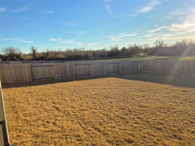 Building Photo - 300 Windy Reed Rd