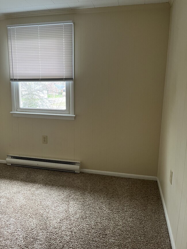 Building Photo - 611 Lincoln Way W